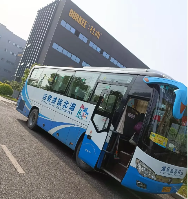 Z6尊龙凯时风管销售中心安徽明堂山景区旅游团建运动